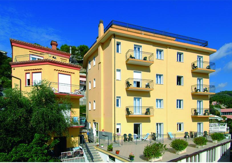 Hotel Tritone Laigueglia Exterior photo